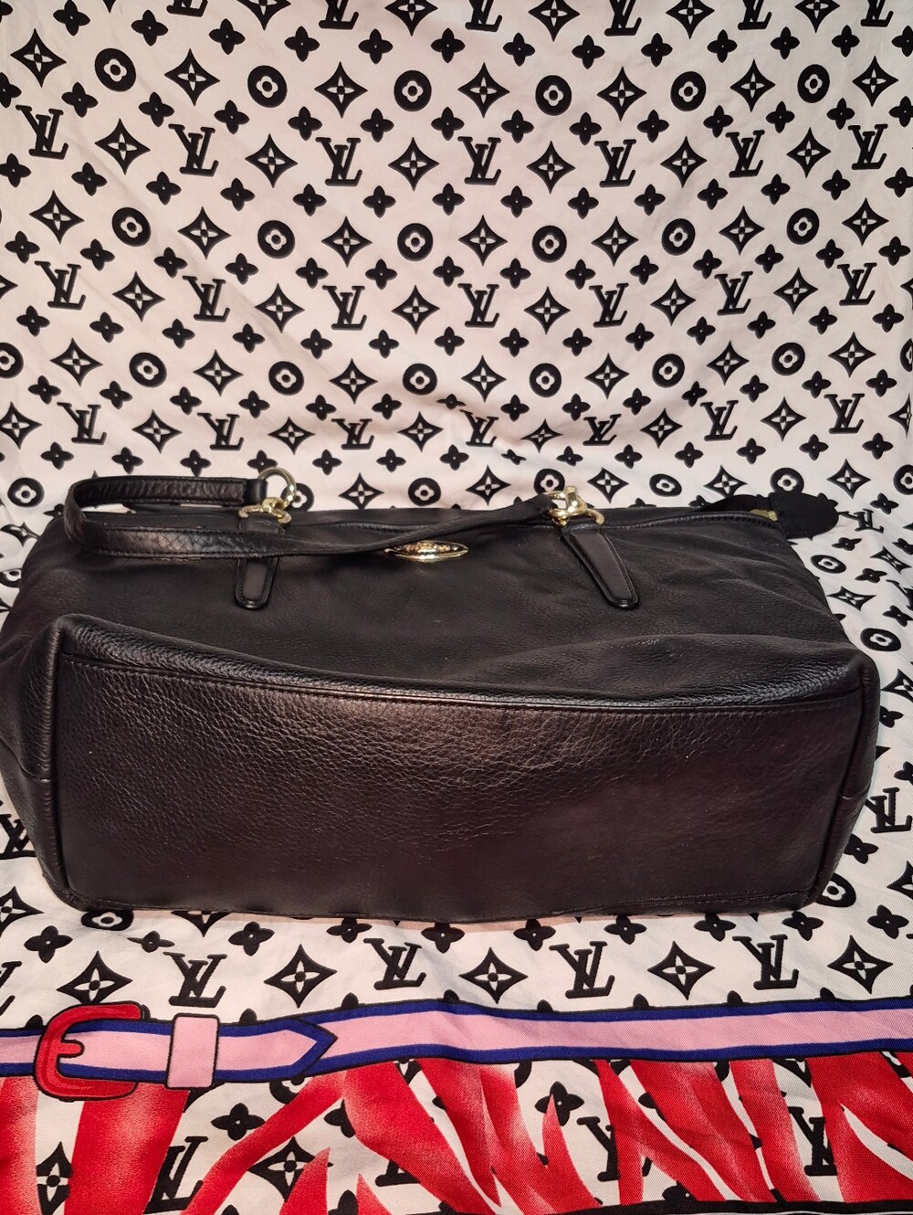 Y2K Coach Black Leather Shoulder Tote with Gold Hardware - Picture 11 of 11